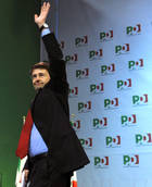 Franceschini saluta dopo l'elezione