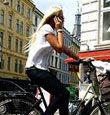Col telefonino in bici