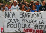 Protesta davanti comune Reggio Calabria