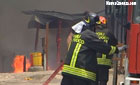 Pompieri in azione all'incendio di Vaglio Lise