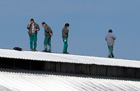 Lavoratori sul tetto di Bucita