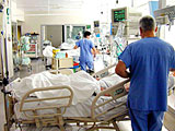 Infermieri al lavoro all'Ospedale Annunziata