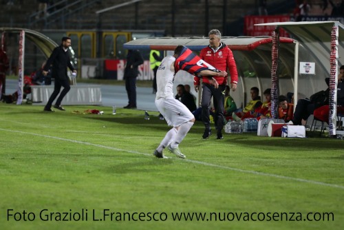 Cavallaro esulta dopo il gol
