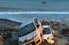 Auto trascinate in mare